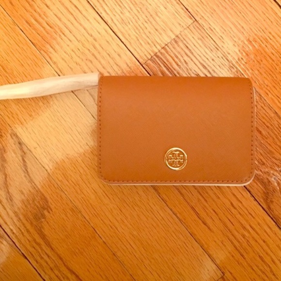 Tory Burch Handbags - Tory Burch authentic Robinson card case